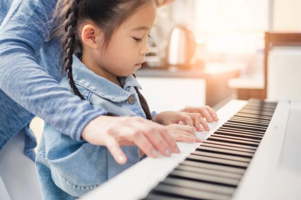Piano : comment apprendre à son enfant ? 